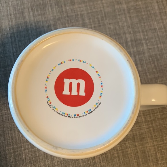 Jumbo M&M’s mug - Laughing it up - Picture 6 of 6